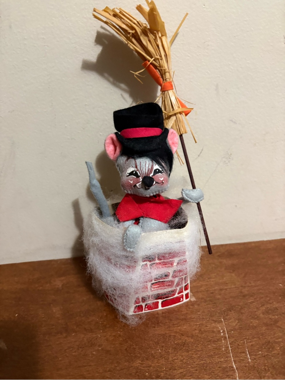 Annalee Mobilitee Dolls 1965 Christmas Mouse in Chimney Figurine